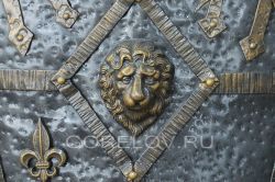 Shield decorative with swords and lion L-640 h-1070 Z-100  (Размеры приблизительные) 